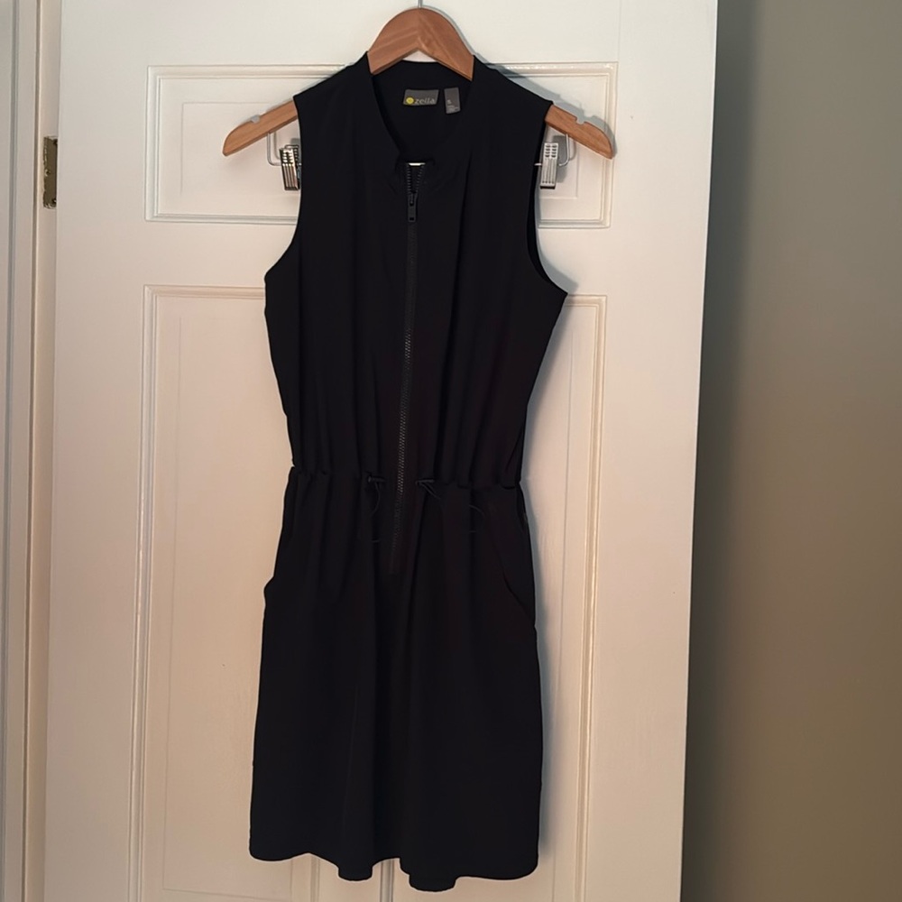 Black sleeveless dress